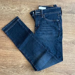 Levis straight jeans. NWOT. Signature straight, shaping. Size 27. Length 30